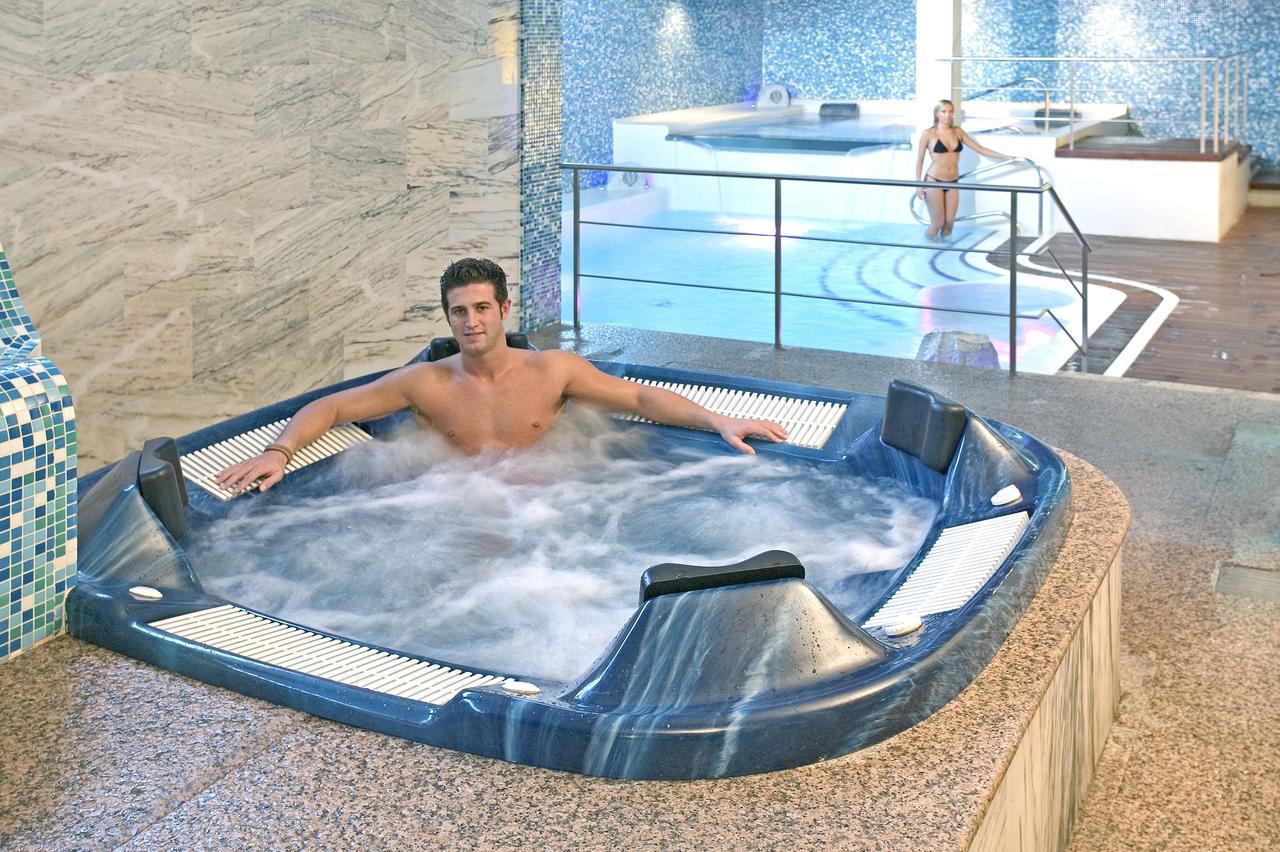 Apartamentos Spa Villa Pasiega هوزنايو الغرفة الصورة